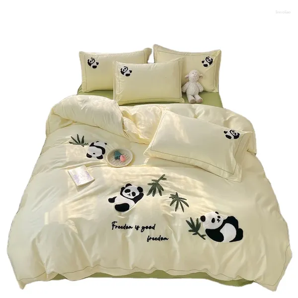 Juego de ropa de cama Toallas de algodón bordado Serie Naughty Panda Conjunto de cuatro piezas de 1.2m Modelo de sábana de tres piezas