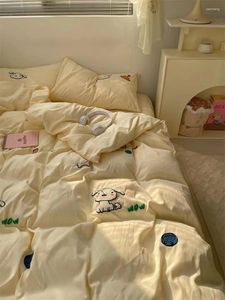 Ensembles de literie mignon petit chien blanc quatre pièces lavage coton serviette brodée couette ensemble drap étudiant dortoir trois pièces