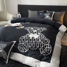 Beddengoedsets Designer Beddengoed Sets Nieuwe net rood 4-delige plaat Set 4-delige bed Set Zomerijs Zijde laken en quilt set