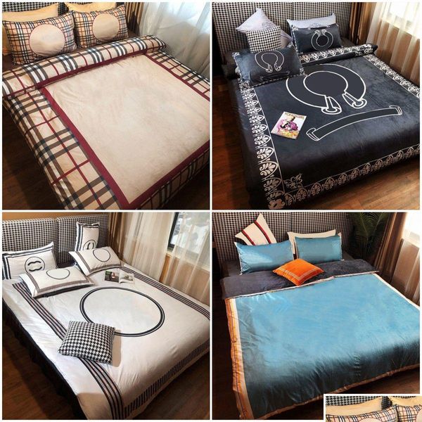 Conjuntos de ropa de cama Diseñador Clásico Elegante Damas Mtiple Estilos Colores sólidos 4 piezas Conjunto Cómodo Dormitorio de lujo Accesorio vintage con M DHRBX