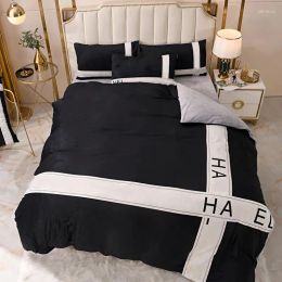 Conjuntos de ropa de cama Diseñadores Moda Almohada Tabby 2pcs Edredones Setvelvet Funda nórdica Sábana Cómoda King Edredón Tamaño