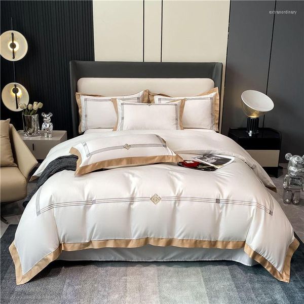 Set di biancheria da letto in cotone egiziano El Set Luxury 4PCS Golden Edge Stripe ricamo copripiumino lenzuolo federe materasso
