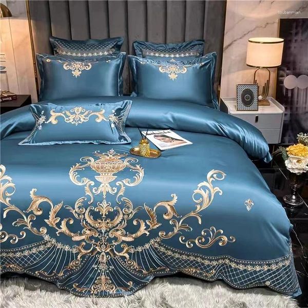 Conjuntos de ropa de cama de lujo ligero europeo de alta precisión de algodón de seda pura 4 PCS Conjunto bordado cubierta de edredón Venta de azada