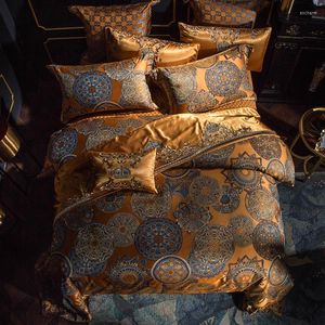 Beddengoed sets Europese stijl luxe vierdelige pak grote king-size gouden satijnen zilveren katoenen bedkap dekbed en blad