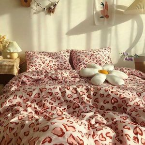 Ensembles de literie Ensembles de literie de mode Motif léopard rose Linge de lit en polyester doux Drap Housse de couette Simple Double King Housse de couette Literie Z0612