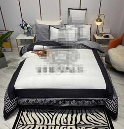 Sets de ropa de cama Diseñador de moda King Size Sets Bedding de 4 PCSSet impreso que reina de seda con tapa de cama de cama de almohadilla de almohada de moda