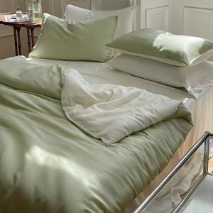 Juegos de cama Moda Tela de calidad superior Jacquard Simple Plain Textiles para el hogar Juego de edredón 230721