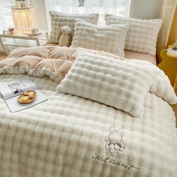 Ensembles de literie Flanelle Couette Housse de couette Draps 4 pièces Ensemble avec taie d'oreiller Hiver Chaud Velours Peluche Broderie Luxe Textiles de maison