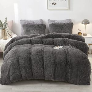 Ensembles de literie Housse de couette moelleuse Ensemble de lit Fausse fourrure Ensemble de housse de couette floue Ensemble de luxe Ultra doux en peluche Shaggy Housse de couette 3 pièces 231208