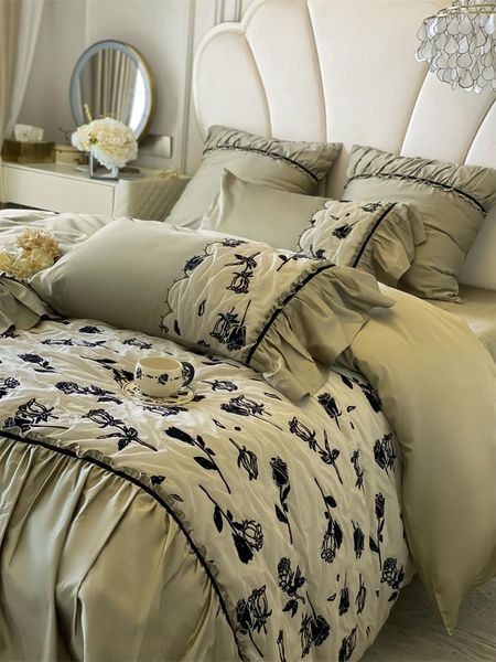 Conjuntos de ropa de cama de cuatro piezas de algodón planta flor bordado volante francés retro edredón cubierta sarga hoja de cama elegante luz lujo rosa verde