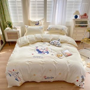 Ensemble de literie en quatre pièces Coral Velvet Milk Plus Flanelle Couette de la couette Kawaii épaisse