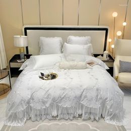 Ensembles de literie de style français à longue étapes en coton de luxe en dentelle blanche brodée Princesse de mariage couette à couverture de lit de lit de lit d'oreiller