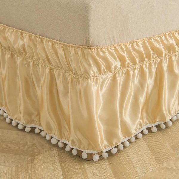 Ensembles de literie Jupe de lit en satin doré Luxe Pom Poms en soie Couleur unie Frange de boule Ensemble de livraison directe