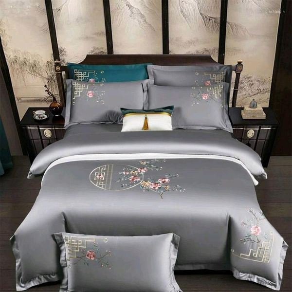 Juegos de ropa de cama Chinoiserie gris Chic Conjunto de bordado floral Algodón egipcio Suave transpirable Cremallera Funda nórdica Sábana Fundas de almohada