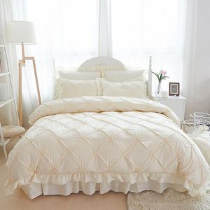 Beddengoedsets handgemaakte beige prinses quilt/dekbedovertrek bruiloft 100%katoenen ruches voor sprei bedrokken