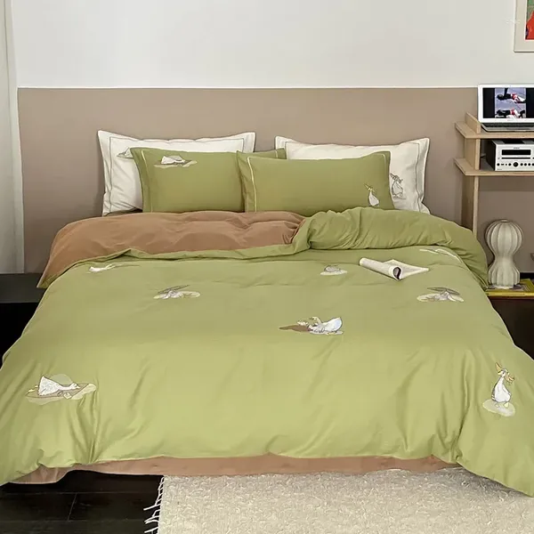 Ensembles de literie Hengqiao Home Textile Classe A Tous les draps de lit en coton Quatre pièces Broderie de dessin animé Pure Ins Style Housse de couette Suppl