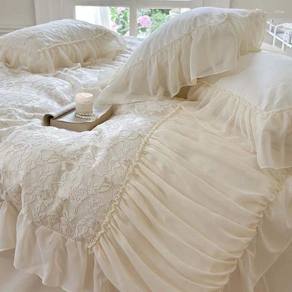 Ensembles de literie Haut de gamme en mousseline de soie dentelle broderie ensemble de luxe beige coton égyptien princesse plis housse de couette drap de lit taies d'oreiller