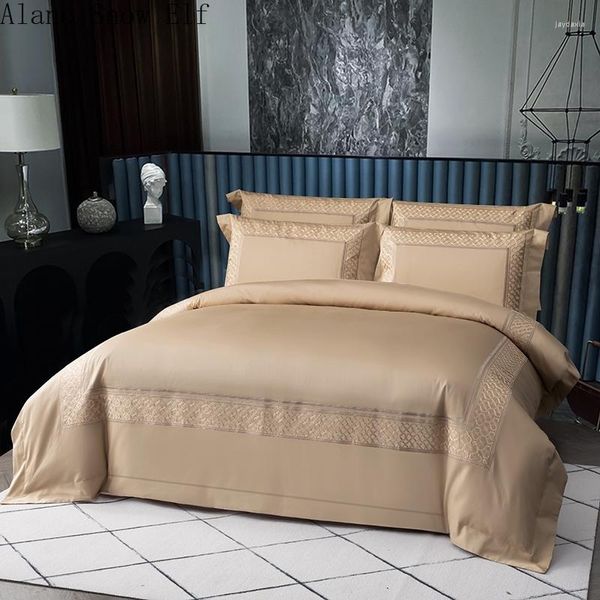 Ensembles de literie haut de gamme lumière luxe longue agrafe coton 140S système de broderie couette ensemble draps de lit quatre pièces