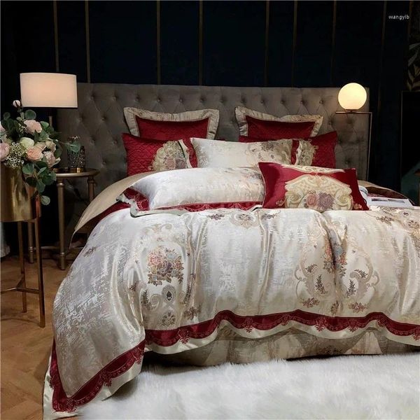 Ensembles de literie, draps légers de luxe haut de gamme, couvre-lit et un luxueux ensemble de quatre pièces de literie de villa en coton satiné.
