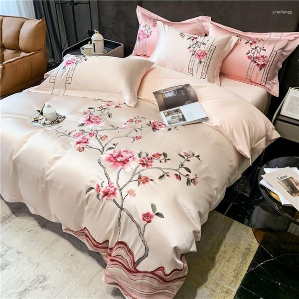 Conjuntos de ropa de cama Brocado de alta precisión Algodón egipcio Juego de bordado de flores de estilo chino de lujo Funda nórdica sedosa Sábana de cama Funda de almohada