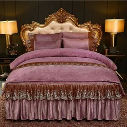 Ensembles de literie Haute qualité luxe épaissir velours 4 pièces ensemble de literie corail polaire jupe de lit housse de couette taie d'oreiller en peluche parure de lit Queen Size 231120