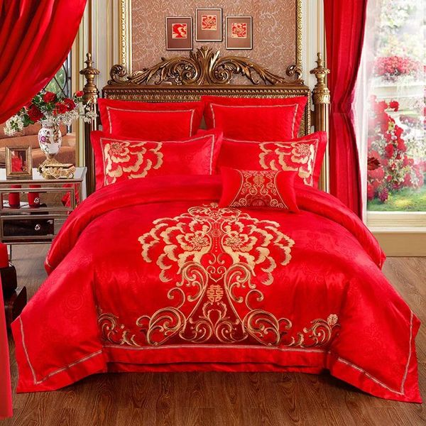 Ensembles de literie de haute qualité ensemble de lit de mariage Golden de style coton coton chinois satin 4pcs / set de couette rouge
