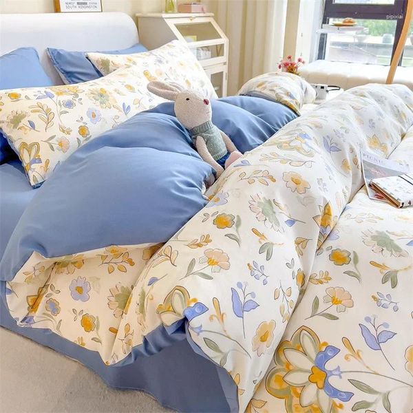 Conjuntos de ropa de cama Ins Moda Patrón floral Lindo conjunto de cuatro piezas Dormitorio Casa Hoja de cama Funda de edredón Funda de almohada de tres piezas