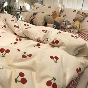 Beddengoed sets INS Koreaanse Stijl Vier Stukken Rode Kersen Dekbedovertrek Meisjes Vrouwen Herfst Winter Single Twin Volledige Queen size Dekbedovertrek Set Z0612