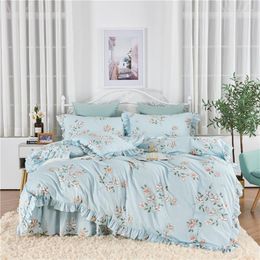 Conjuntos de ropa de cama Coreana Floral Ruffles Princesa para niña Falda Estilo Conjunto Algodón Azul Ropa De Cama Couvre Lit Pillow Sham Funda Nórdica