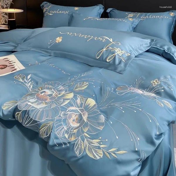 Conjuntos de ropa de cama Chica coreana Corazón de doble cara Conjunto de edredón de seda de hielo Verano de cuatro piezas Sedoso Suave Desnudo Dormir Sensación fresca Bordado floral