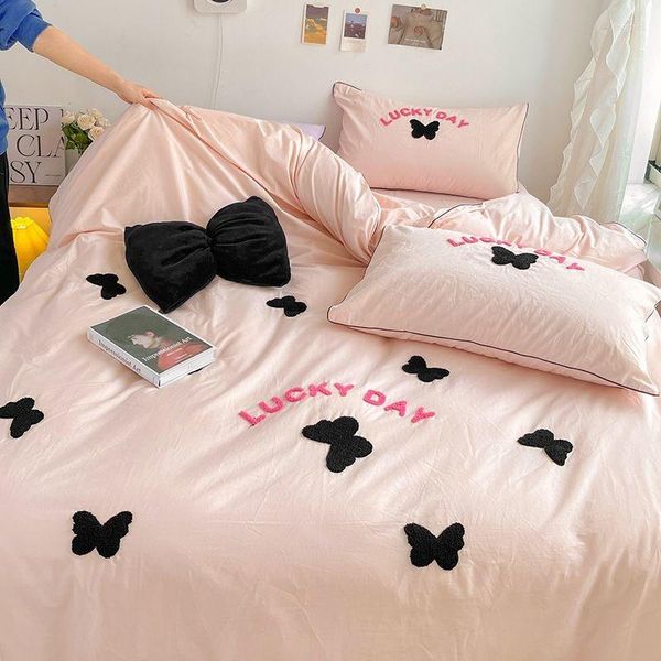 Conjuntos de ropa de cama Juego de cama para niñas coreanas Ins Mariposa Bordada Funda nórdica Edredón de algodón lavado Sábanas Ropa de cama de color sólido Dormitorio