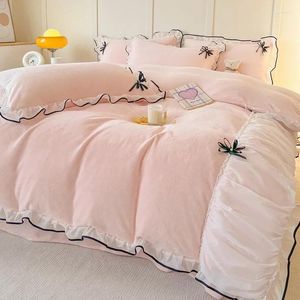 Ensembles de literie Style de princesse coréenne avec Black Bow Lace Ruffles Plef Velvet Fleece Ensemble de couverture de couvre-lit en tissu en peluche