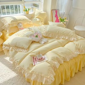 Ensembles de literie Ensemble coréen pour filles Couleur unie Princesse Housse de couette Jupe de lit Mode Couvre-lit Taies d'oreiller Décor Chambre 231030