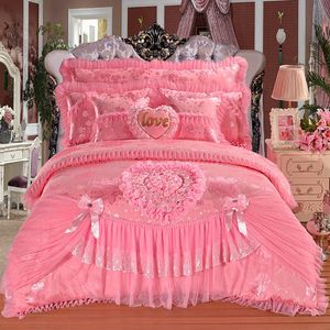 Ensembles de literie Style coréen princesse mariage ensemble de literie de luxe rose coeur dentelle Jacquard Satin housse de couette couvre-lit drap taies d'oreiller 230908