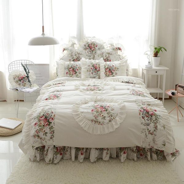 Ensembles de literie Ensemble de style coréen Ensemble de fleurs en trois dimensions Housse de couette à volants Drap de lit Princesse Mariage Chambre Textile 4 / 6pcs1