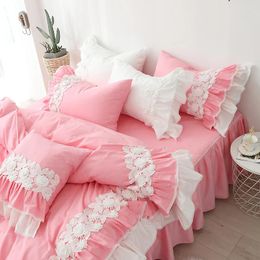 Conjuntos de ropa de cama Flores de encaje Conjunto de bordado Algodón Rosa Princesa Funda nórdica Colcha Falda de cama Fundas de almohada Color sólido Textiles para el hogar