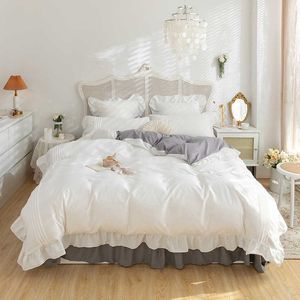 Juegos de ropa de cama Lace Ruffles Juego de ropa de cama blanco y gris Cinaca para la cama para niños Cubierta de colchas de tamaño completo