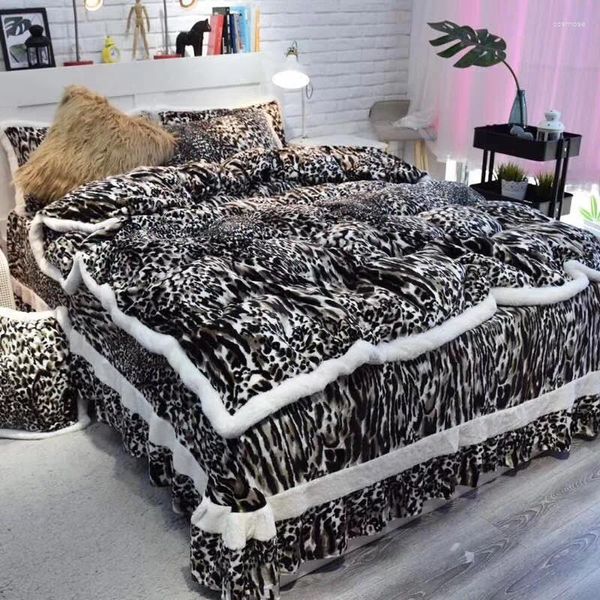 Conjuntos de ropa de cama Impresión de leopardo 4 PCS Set Euro King Size Hoja de hojas de hojas Coral de lujo caliente para la ropa de invierno