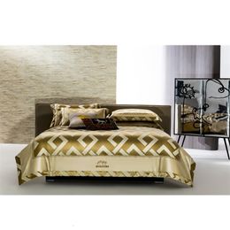 Juegos de cama Juego de edredón bordado de algodón egipcio y brocado de jacquard americano de lujo Funda de edredón Colcha de lino Funda de almohada 221129