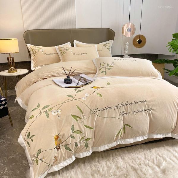 Juegos de ropa de cama de lujo Pastoral americana flores pájaros bordado terciopelo polar conjunto edredón/funda nórdica ropa de cama sábana bajera fundas de almohada