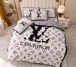 Beddengoedsets Luxe Designer Klassieke Letter Logo Print Dekbedovertrek Kussensloop 4-delige set van puur katoen Zwart Roze Grote logoset Slaapkamerdecoratie 1,8 m 2 m