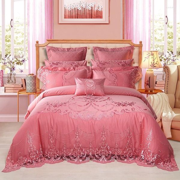 Ensembles de literie de luxe en coton égyptien ensemble de mariage rouge rose broderie housse de couette avec dentelle respirant couvre-lit drap de lit taies d'oreiller