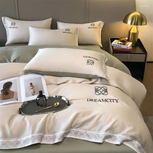 Ensembles de literie Ensemble de literie de luxe en soie lavée avec broderie, couvre-lit sur le linge de lit, housse de couette, draps de couette doubles, 4 pièces