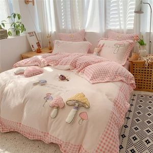 Beddengoedsets Luxe flanel fluwelen 3D paddestoelen beddengoedset Warm fleece dekbedovertrek laken kussenslopen Twin Queen King Size 3/4/6/7 stuks 231110