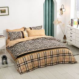 Ensembles de literie de luxe imprimé léopard en treillis ensembles pour la maison housse de couette linge de lit taie d'oreiller drap plat roi reine complet jumeau 4 pièces 230802