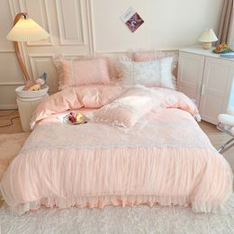 Juegos de cama de lujo rosa 100 algodón suave acogedor princesa boda conjunto encaje bordado funda nórdica falda fundas de almohada 4 piezas 221129