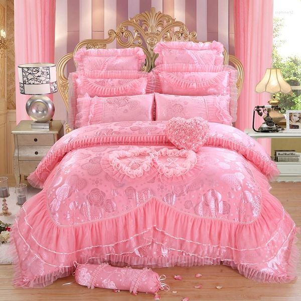 Ensembles de literie de luxe rose rouge princesse style de mariage ensemble dentelle jacquard soie / coton housse de couette drap de lit couvre-lit taies d'oreiller