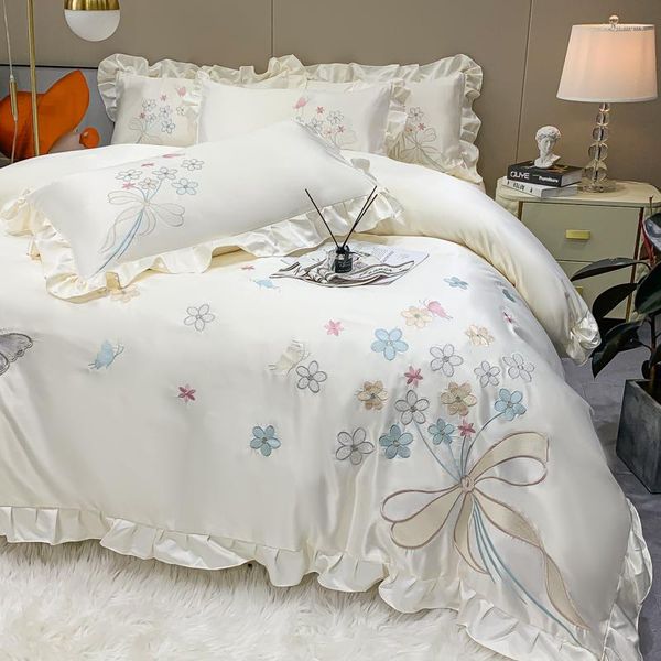 Juegos de cama Juego de princesa de lujo Flores elegantes Mariposa Bordado Funda nórdica Volantes Edredón Sábana Fundas de almohada Suave