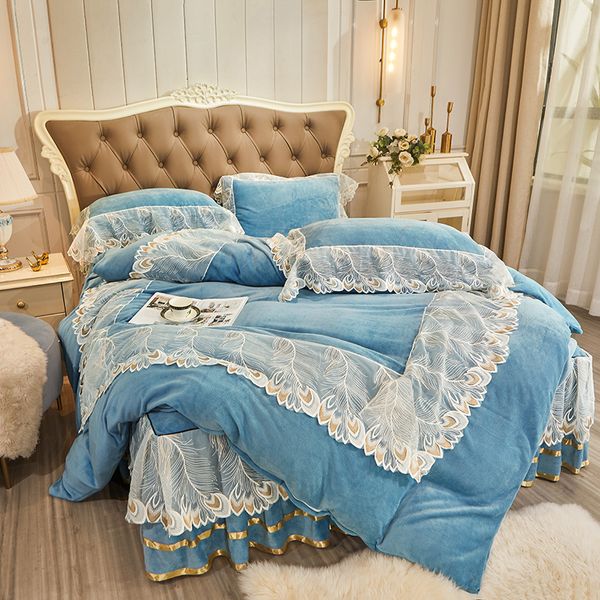 Ensembles de literie de luxe princesse ensemble velours flanelle plume blanche housse de couette couette dentelle volants jupe de lit couvre-lit taie d'oreiller 221129