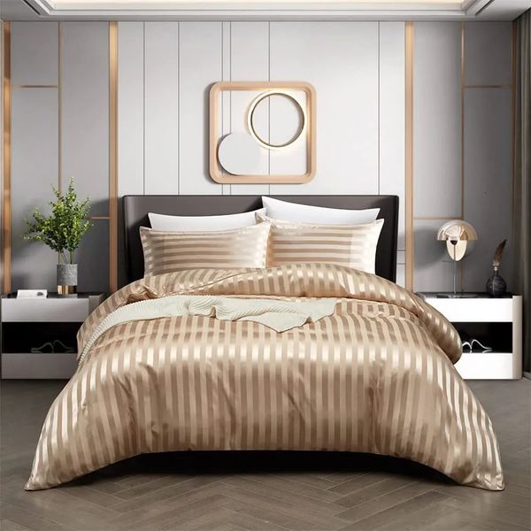 Ensembles de literie Ensemble de couvre-lit en satin de luxe avec housse de couette en duvet et taie d'oreiller style européen double taille linge confortable sans draps 231106